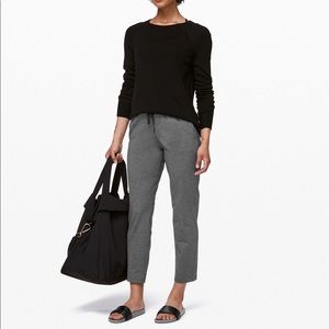 Lululemon On the Fly Pant Grey Stretch Size 12 NEW